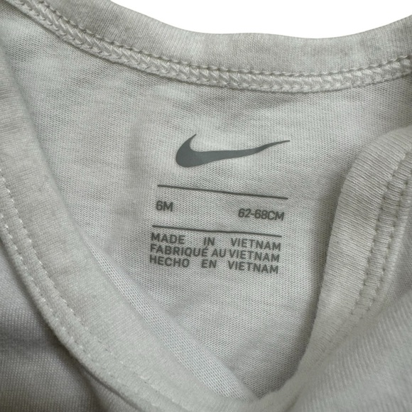 Nike Swoosh White Onesie Short Sleeve Baby Boy Girl Size 6M - Picture 2 of 3
